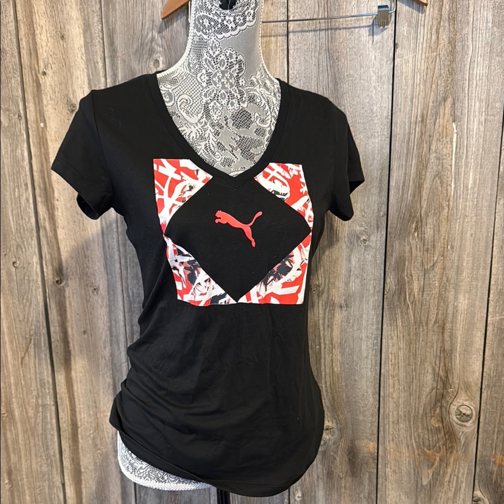 Puma Women's Black and Red Graphic V-Neck Top